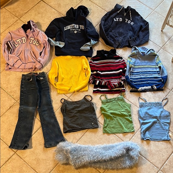 y2k limited too sizes mostly 7/8 with a few large youth sizes .16 piece bundle